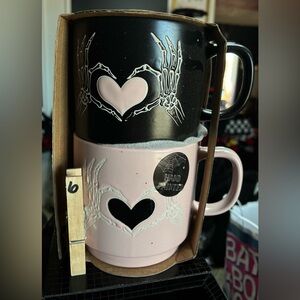 Skeleton Heart Black and Pink Mug Set